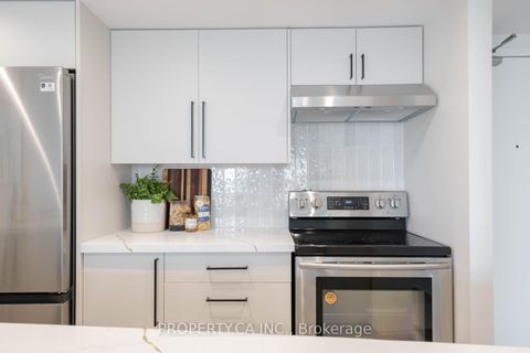 Photo 5 at 1111 - 77 Harbour Square, Waterfront Communities C1, Toronto
