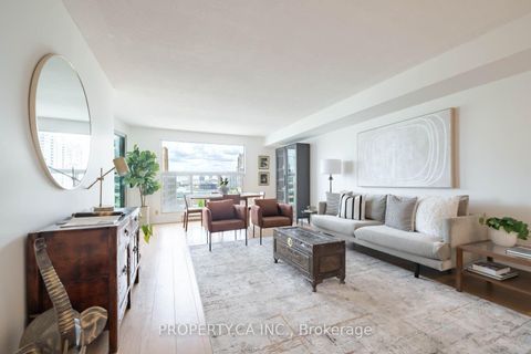 Photo 9 at 1111 - 77 Harbour Square, Waterfront Communities C1, Toronto
