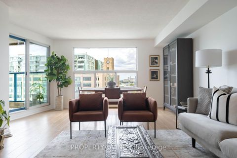 Photo 11 at 1111 - 77 Harbour Square, Waterfront Communities C1, Toronto