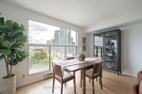 Photo 13 at 1111 - 77 Harbour Square, Waterfront Communities C1, Toronto