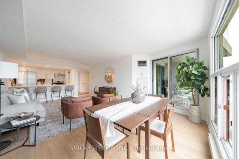 Photo 14 at 1111 - 77 Harbour Square, Waterfront Communities C1, Toronto