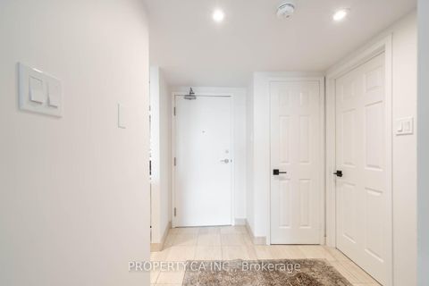 Photo 15 at 1111 - 77 Harbour Square, Waterfront Communities C1, Toronto