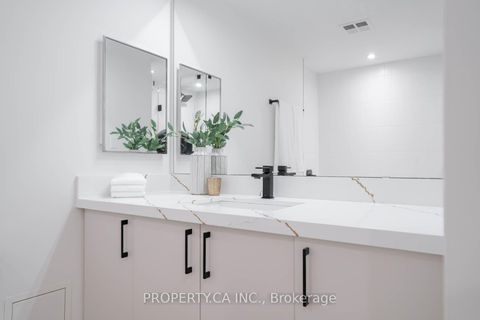 Photo 17 at 1111 - 77 Harbour Square, Waterfront Communities C1, Toronto