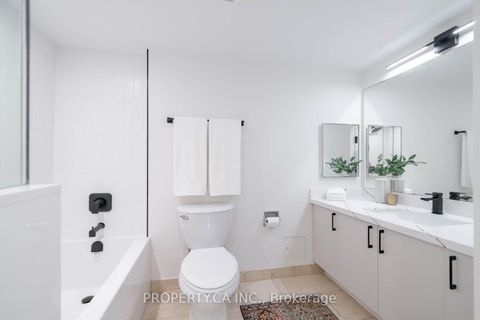 Photo 18 at 1111 - 77 Harbour Square, Waterfront Communities C1, Toronto