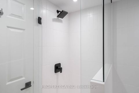 Photo 20 at 1111 - 77 Harbour Square, Waterfront Communities C1, Toronto