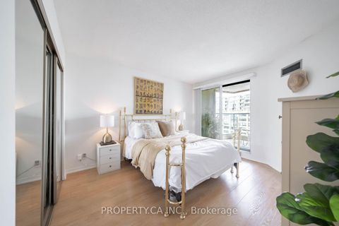 Photo 21 at 1111 - 77 Harbour Square, Waterfront Communities C1, Toronto