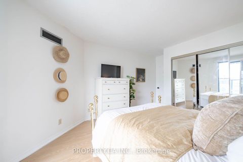 Photo 24 at 1111 - 77 Harbour Square, Waterfront Communities C1, Toronto
