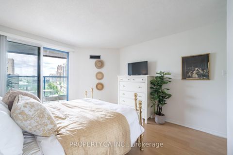 Photo 25 at 1111 - 77 Harbour Square, Waterfront Communities C1, Toronto