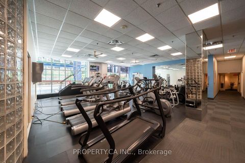 Photo 33 at 1111 - 77 Harbour Square, Waterfront Communities C1, Toronto