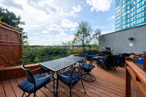 Photo 34 at 1111 - 77 Harbour Square, Waterfront Communities C1, Toronto