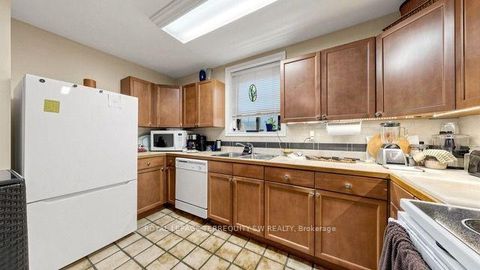 Photo 36 at 29 Winchester Street, South St. James Town, Toronto