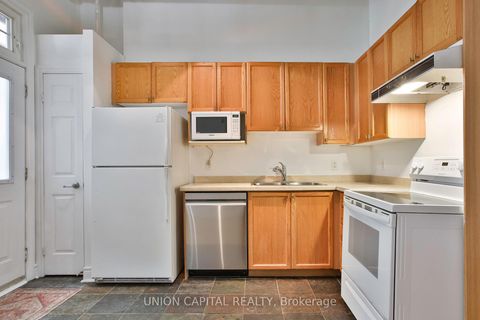 Photo 10 at 143 - 71 Mccaul Street, Chinatown, Toronto