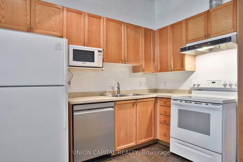 Photo 11 at 143 - 71 Mccaul Street, Chinatown, Toronto