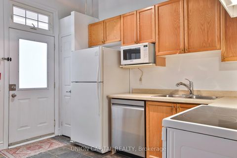 Photo 12 at 143 - 71 Mccaul Street, Chinatown, Toronto
