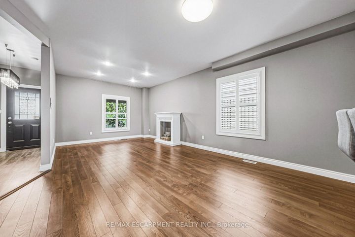 Photo 4 at 218 Grosvenor Avenue N, Crown Point, Hamilton