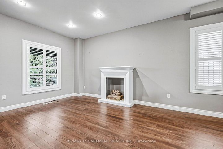 Photo 5 at 218 Grosvenor Avenue N, Crown Point, Hamilton