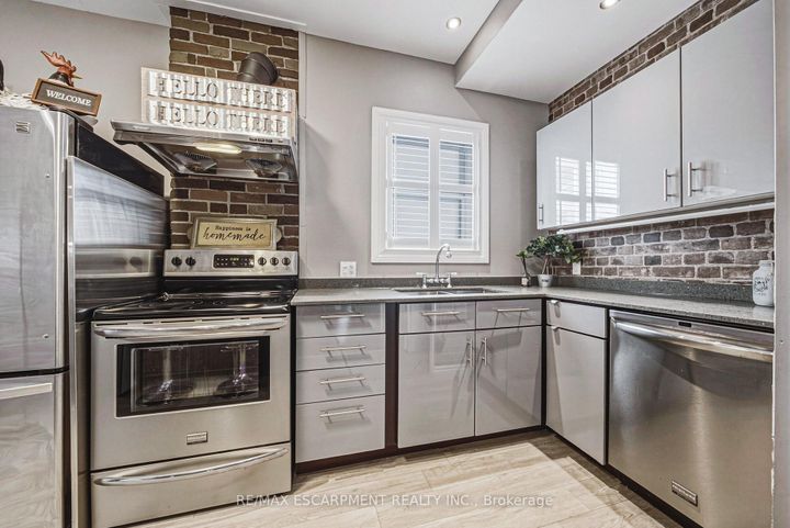 Photo 8 at 218 Grosvenor Avenue N, Crown Point, Hamilton