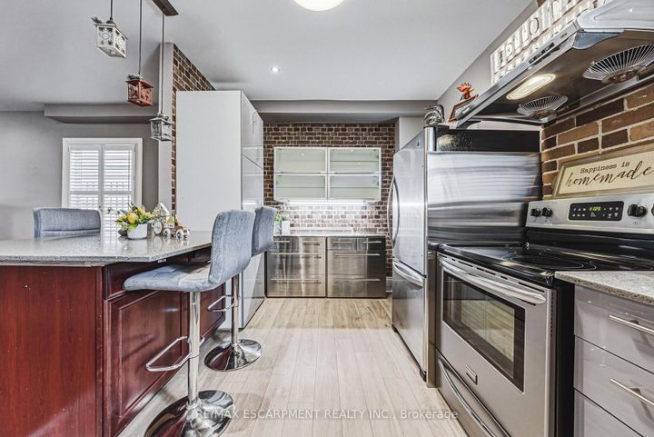 Photo 9 at 218 Grosvenor Avenue N, Crown Point, Hamilton