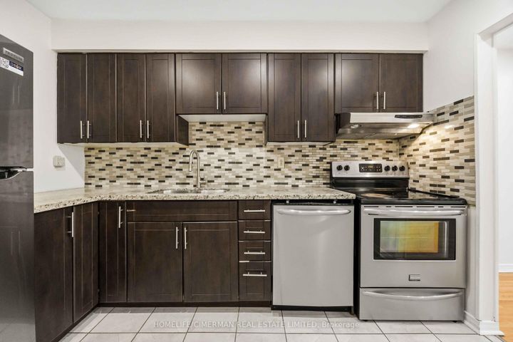 Photo 1 at 142 Thorny Vineway, Bayview Village, Toronto
