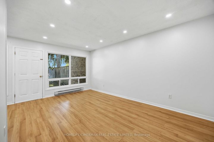 Photo 4 at 142 Thorny Vineway, Bayview Village, Toronto
