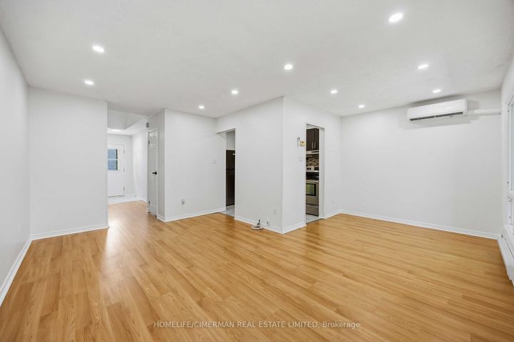 Photo 5 at 142 Thorny Vineway, Bayview Village, Toronto