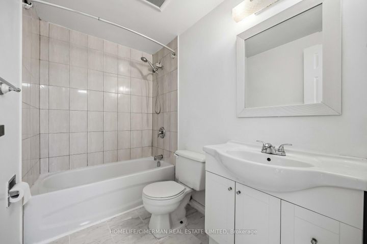 Photo 10 at 142 Thorny Vineway, Bayview Village, Toronto