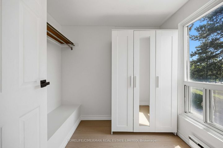 Photo 12 at 142 Thorny Vineway, Bayview Village, Toronto