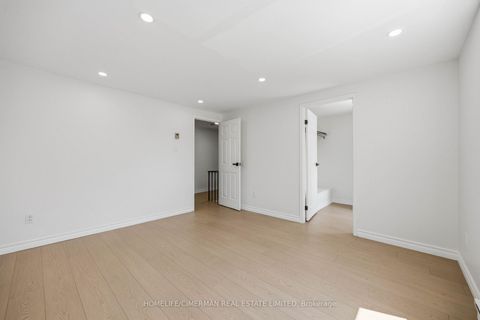Photo 11 at 151 - 142 Thorny Vineway, Bayview Village, Toronto