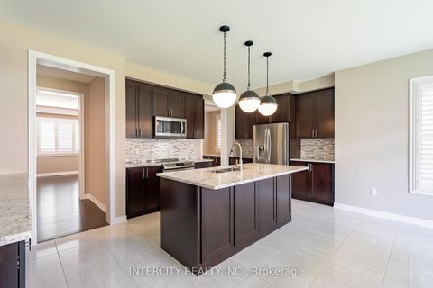 Photo 7 at 6 Flay Court, Cookstown, Innisfil