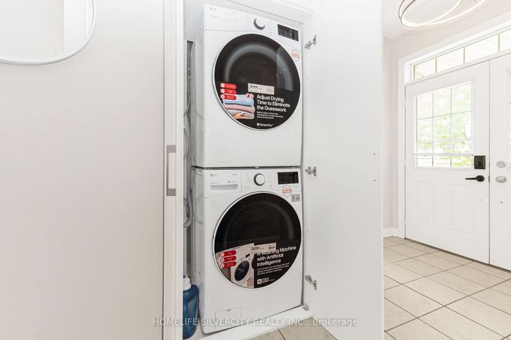 Photo 5 at 6 Aria Lane, Bramalea North Industrial, Brampton