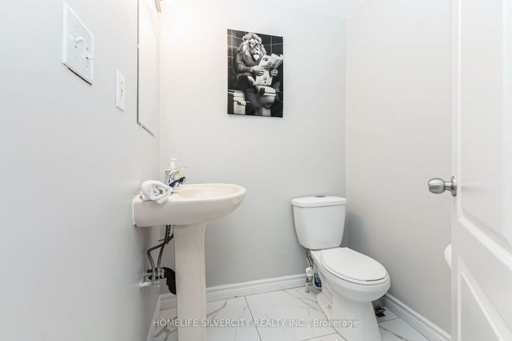 Photo 6 at 6 Aria Lane, Bramalea North Industrial, Brampton