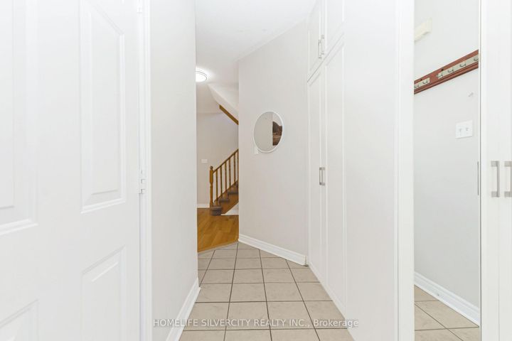 Photo 7 at 6 Aria Lane, Bramalea North Industrial, Brampton