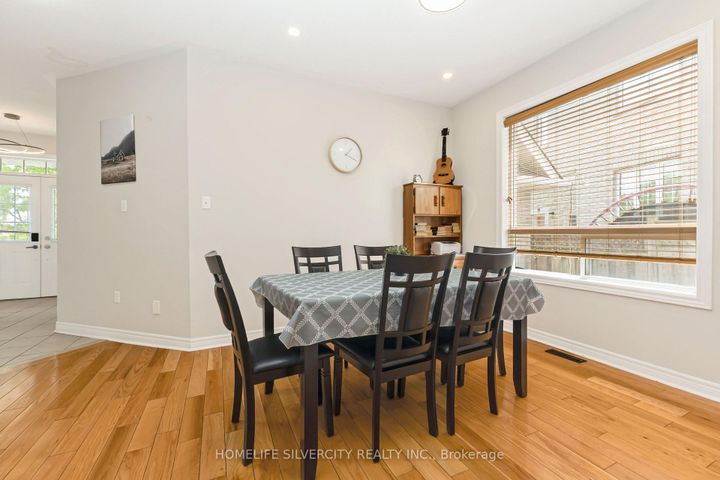 Photo 8 at 6 Aria Lane, Bramalea North Industrial, Brampton