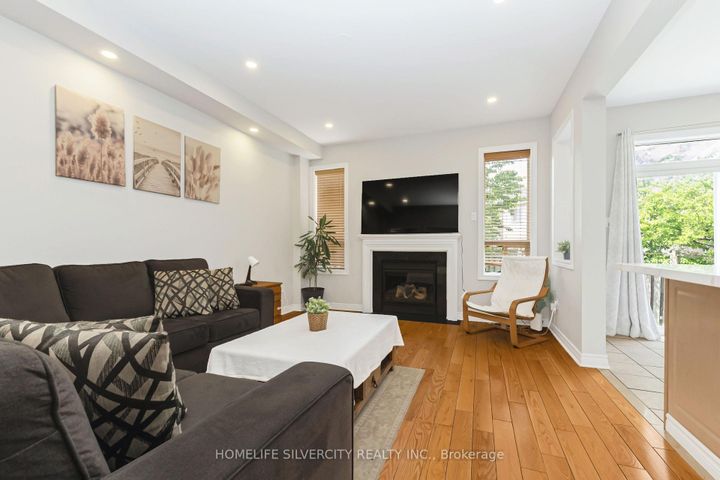 Photo 11 at 6 Aria Lane, Bramalea North Industrial, Brampton