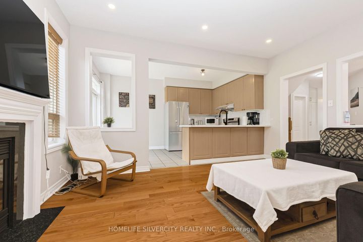 Photo 14 at 6 Aria Lane, Bramalea North Industrial, Brampton