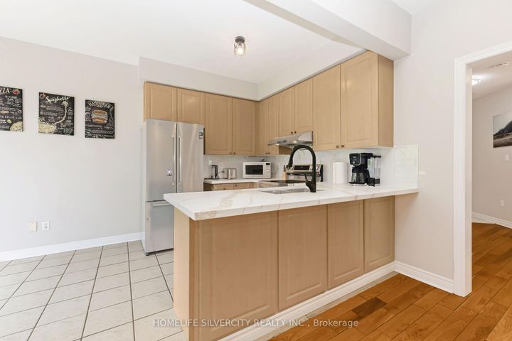 Photo 15 at 6 Aria Lane, Bramalea North Industrial, Brampton