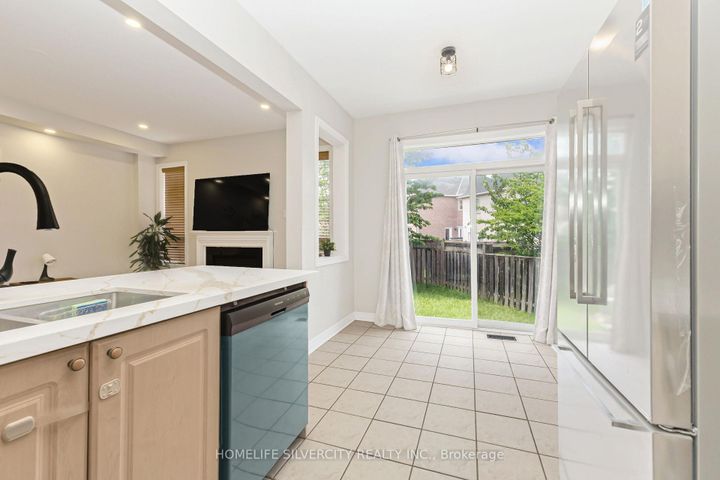 Photo 16 at 6 Aria Lane, Bramalea North Industrial, Brampton