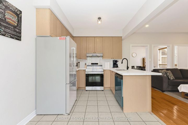 Photo 17 at 6 Aria Lane, Bramalea North Industrial, Brampton