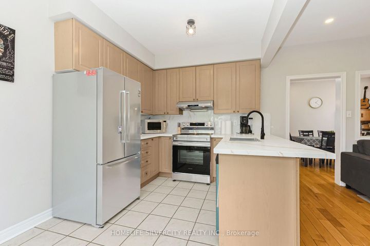 Photo 18 at 6 Aria Lane, Bramalea North Industrial, Brampton