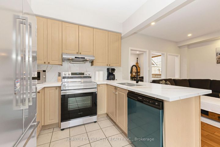 Photo 19 at 6 Aria Lane, Bramalea North Industrial, Brampton
