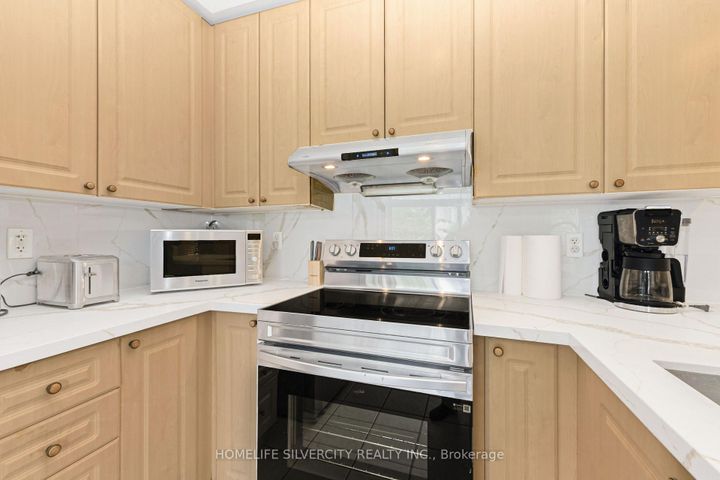 Photo 20 at 6 Aria Lane, Bramalea North Industrial, Brampton