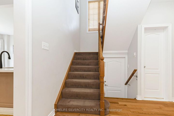 Photo 23 at 6 Aria Lane, Bramalea North Industrial, Brampton