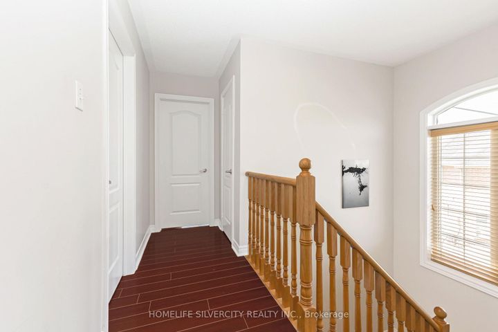 Photo 24 at 6 Aria Lane, Bramalea North Industrial, Brampton