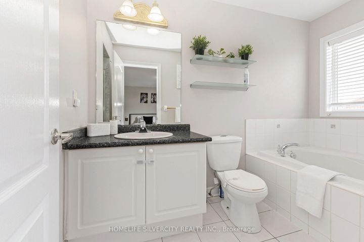 Photo 28 at 6 Aria Lane, Bramalea North Industrial, Brampton