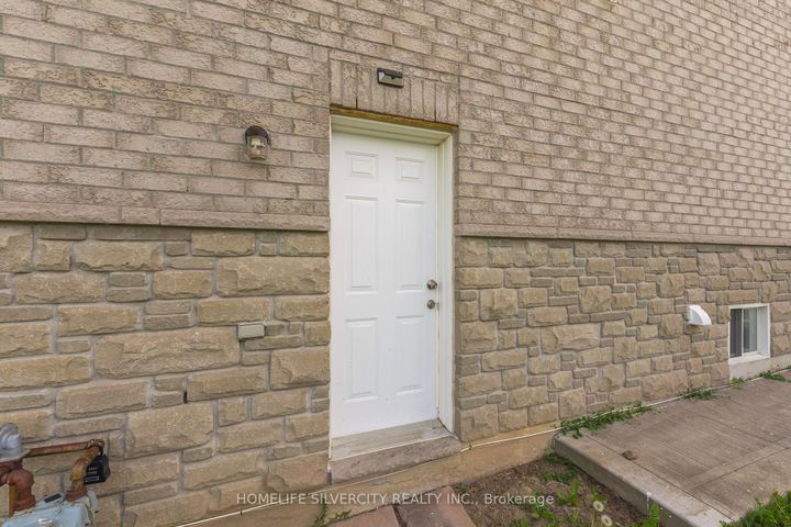 Photo 35 at 6 Aria Lane, Bramalea North Industrial, Brampton