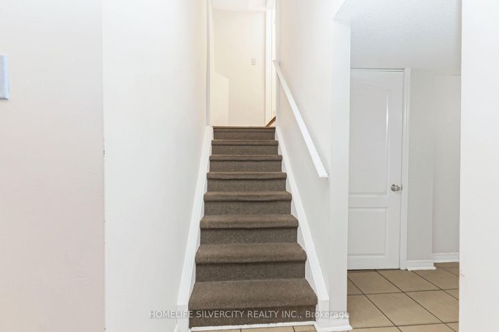 Photo 36 at 6 Aria Lane, Bramalea North Industrial, Brampton