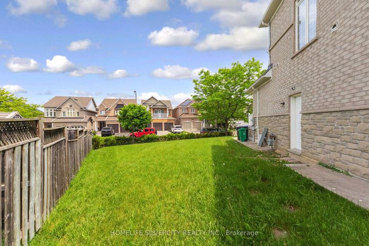 Photo 44 at 6 Aria Lane, Bramalea North Industrial, Brampton