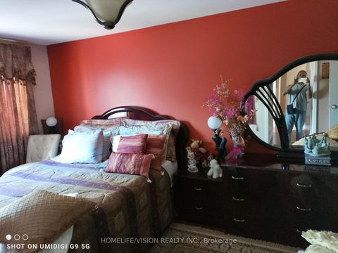 Photo 3 at 6 Laurie Shepway, Don Valley Village, Toronto