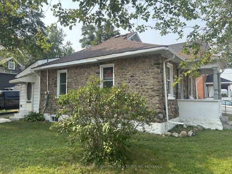 Photo 1 at 36 Sanford Street, Sanford, Barrie