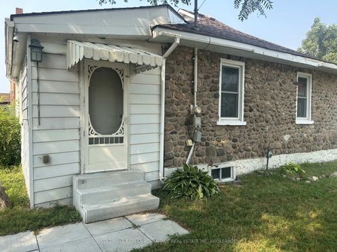 Photo 3 at 36 Sanford Street, Sanford, Barrie